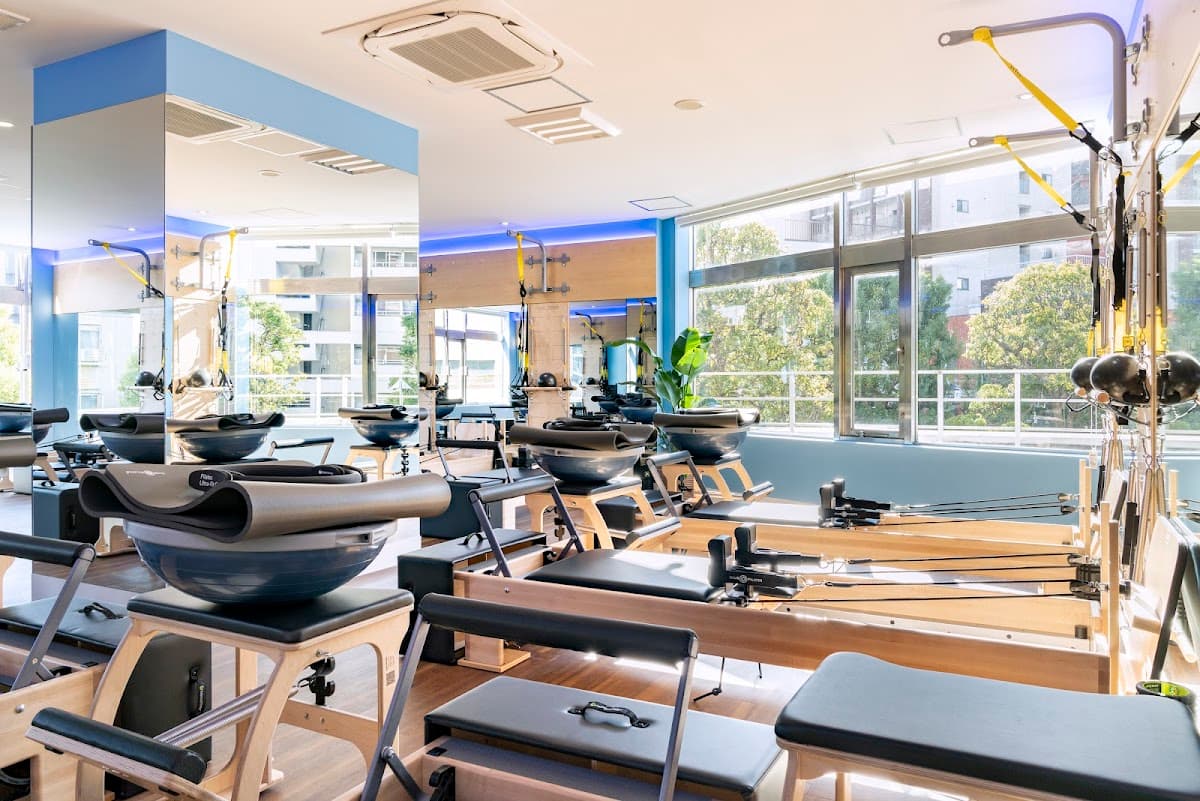CLUB PILATES