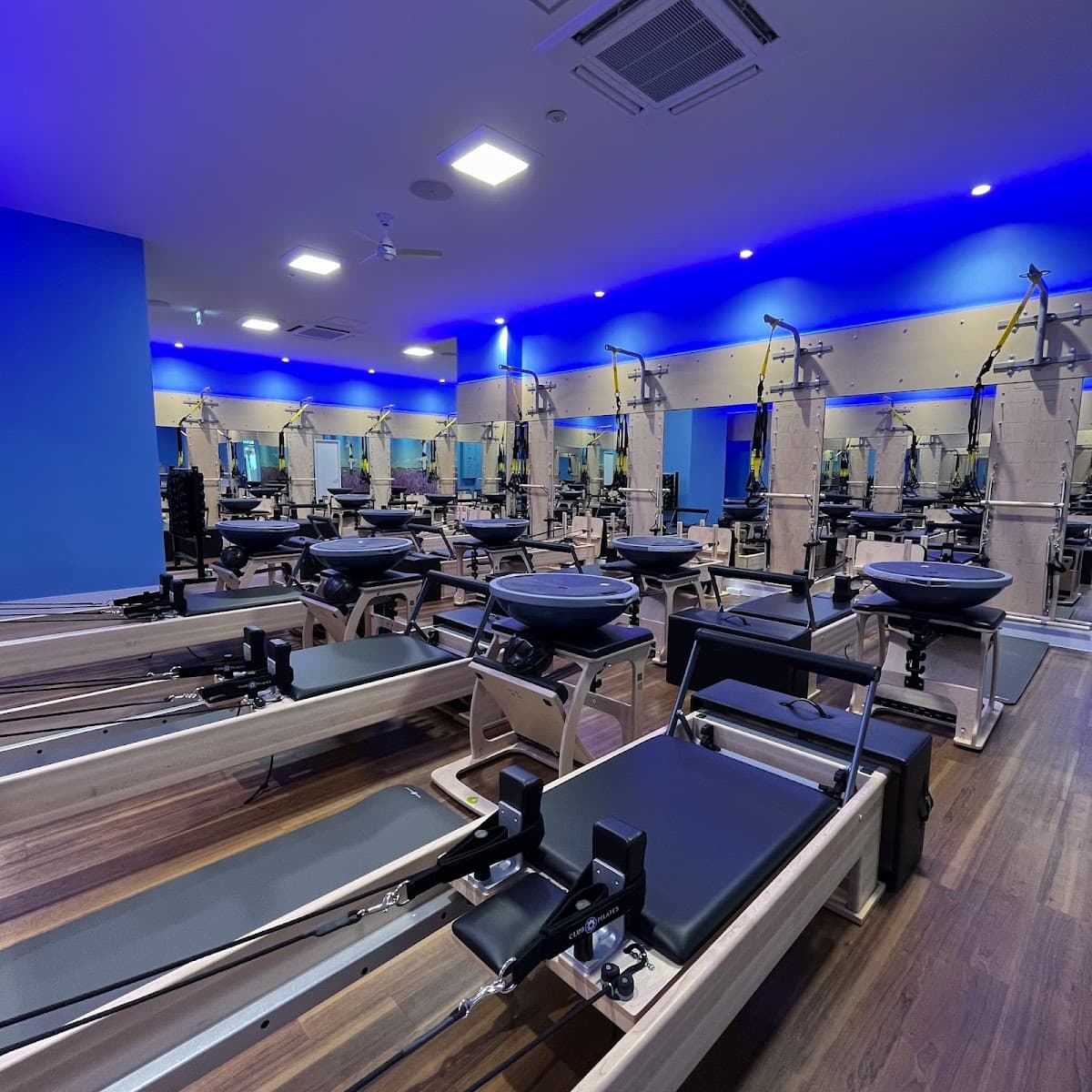 CLUB PILATES