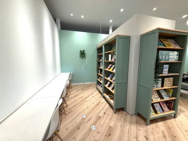 毎月新しい書籍が入荷するブックラウンジ