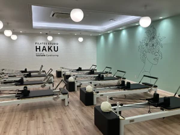 明るい雰囲気のスタジオ