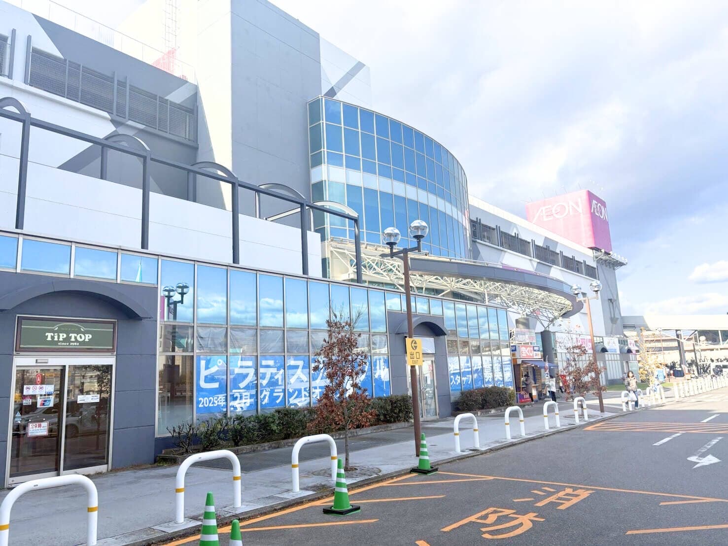 イオンスタイル岡崎 ‒ 「イオンスタイル岡崎」内1階|()店 (WECLE 公式サイトより)